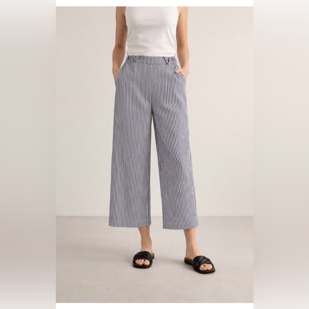 St. John Sport Striped Seersucker cropped pants 6
